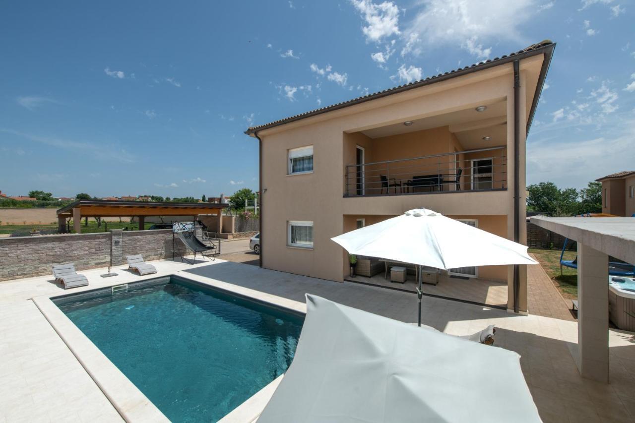 Villa Maslina *